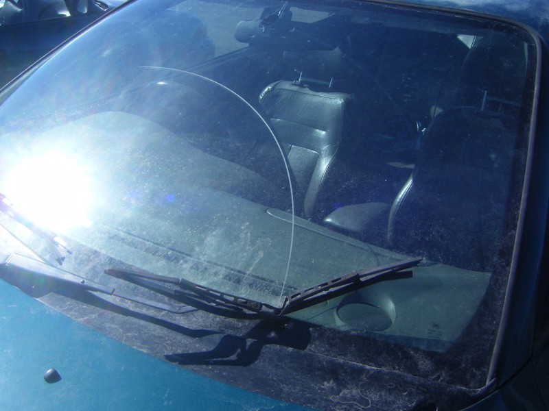 Kako ukloniti ogrebotine sa vetrobranskog stakla?